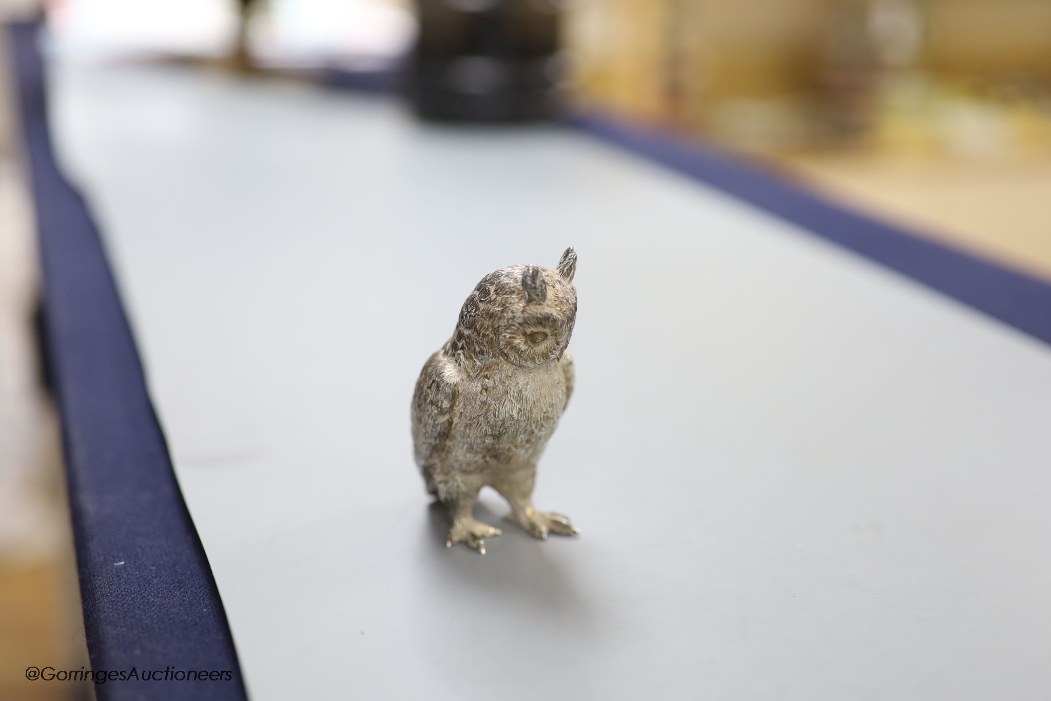 A modern free standing miniature silver model of an owl, C.F.H & Co, London, 1994, height 8cm, 195 grams.